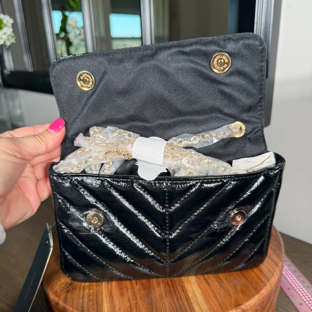 Nicole Miller New York Quilted Black Crossbody Bag Gold Chain Strap NWT - Picture 2 of 7
